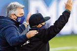 La última aparición pública de Diego Maradona fue el día de su cumpleaños número 60, el 30 de octubre, en el estadio de Gimnasia de la Plata, donde fungió como técnico. El exfutbolista comenzó a tener problemas de salud. Foto: AP