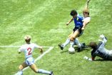 La jugada de Diego Maradona que se convirtió en “El gol del siglo” (Fotos: Reuters)