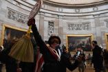 Caos y violencia, así asaltan el Capitolio los seguidores de Trump