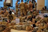 Miles de soldados de la Guardia Nacional se acuartelan en el Capitolio de EU