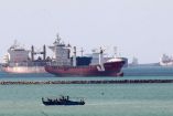 Ovejas, petróleo para Siria, muebles... lo que está en juego en el Canal de Suez