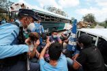 Honduras disuelve caravana migrante con destino a EU