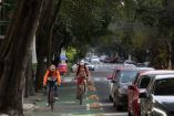 Un juez rechazó un amparo de comerciantes de la colonia Roma que están en contra de la instalación de una ciclovía en la calle Valladolid. / Foto: Especial. 
