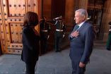 Momento en el que el presidente Andrés Manuel López Obrador recibió en Palacio Nacional a la vicepresidenta de EU, Kamala Harris. Imagen: Captura de video