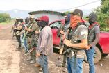 Portando pistolas, rifles y fusiles Ak-47, tres mil hombres de Michoacán se organizaron para enfrentar al crimen que impera en cuatro municipios.