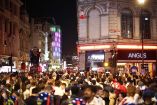 Los aficionados salieron a las calles para celebrar el pase de Inglaterra a la final de la Eurocopa (Fotos: Reuters)