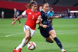 El partido entre Chile y Gran Bretaña marcó el inicio del futbol femenil (Reuters)