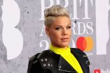 La cantante Pink aplaudió la decisión del equipo femenino de handball de playa (Foto de AP)