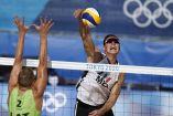 La dupla mexicana de voleibol de playa varonil logró su primera victoria en Tokio 2020. (Reuters)
