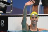 Emma McKeon conquistó su tercera medalla de oro en la cita japonesa al llevarse la victoria en 50 metros libre. (Foto: AFP).