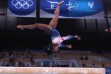 Simone Biles volvió a la competición y se colgó la medalla de bronce en la barra de equilibrio de los Juegos Olímpicos de Tokio 2020 (Fotos: Reuters)
