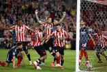Brentford regresó con una victoria a la máxima categoría del futbol inglés. (Reuters)