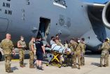 Afganistán: mujer da a luz durante vuelo de evacuación