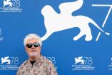Almodóvar rinde homenaje en Venecia a desaparecidos del franquismo