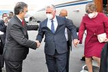El canciller Marcelo Ebrard dio la bienvenida al presidente de Cuba, Miguel Díaz-Canel y su esposa. Foto: Especial