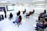 La Secretaría de Salud de Nuevo León informó el jueves que las clases presenciales en los niveles medio-superior y superior pueden llevarse a cabo con un aforo permitido del 40 por ciento.