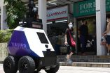 'Robocops' vigilan calles en Singapur; reprenden a ciudadanos