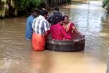 Novios llegan a su boda flotando en olla en medio de inundación
