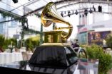 La cláusula requiere que los productores del Grammy audicionen, entrevisten y contraten a personas para frente y detrás de las cámaras de grupos que han sido histórica y sistemáticamente excluidos de la industria del espectáculo.