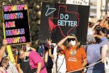 Cientos de mujeres han protestado en las calles de Texas contra la disposición que está vigente desde septiembre pasado.