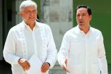 El presidente Andrés Manuel López Obrador (izq.) ha reconocido y destacado el trabajo del gobernador Mauricio Vila en Yucatán. Foto archivo: Cuartoscuro