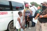 La caravana reinició su caminata desde la cabecera municipal de Villa Comaltitlán para llegar al siguiente poblado, Escuintla. Foto: Gaspar Romero