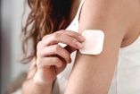 Este parche es de una sola aplicación y se podrían sustituir las agujas de las inyecciones contra el covid. Foto: medicalnewstoday.com
