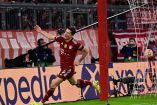 Robert Lewandowski firmó un triplete en la victoria del Bayern Múnich. (AFP)