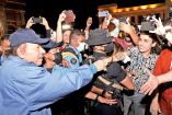 El presidente Daniel Ortega con sus simpatizantes, el lunes, durante la conmemoración del 45 aniversario de la muerte del guerrillero Carlos Fonseca, en Managua. Foto: AFP