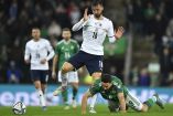 Italia fue incapaz de superar a Irlanda del Norte y perdió su boleto directo al Mundial. (Reuters)
