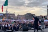 El presidente Andrés Manuel López Obrador y su esposa, la escritora Beatriz Gutiérrez Müller frente a la ciudadanía que acudió al Tercer Informe de Gobierno en el Zócalo. Foto: Cuartoscuro