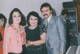 Carmen Salinas con sus dos hijos, Pedro Plasencia y María Eugenia. Foto: Especial