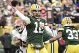 Aaron Rogers rompió el récord de pases de anotación de los Empacadores de Green Bay. (Reuters)