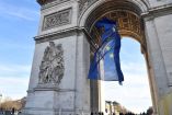 Francia retira bandera de la UE del Arco del Triunfo tras críticas de ultraderecha