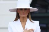 La exprimera dama usó el sombrero en la visita del presidente francés | @melaniatrump 
