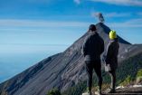 Turistas regresan al volcán de Fuego, en Guatemala. Foto: AFP