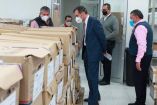 El presidente consejero del INE, Lorenzo Córdova, al supervisar labores en el Registro Federal de Electores donde se verifican y cuantifican las firmas para la revocación de mandato. Imagen tomada de Twitter: @lorenzocordovav