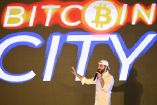 El presidente de El Salvador, Nayib Bukele, durante la presentación de los planes de 'Bitcoin City', una ciudad del futuro inspirada en la criptomoneda.