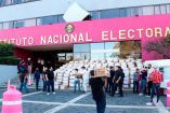 El pasado 25 de diciembre la organización Que Siga la Democracia entregó al INE 3 millones de firmas para la revocación de mandato. Foto archivo: Cuartoscuro