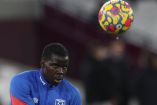Kurt Zouma no está descartado para jugar con el West Ham a pesar de la polémica de maltrato animal (Reuters)