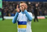 Oleksandr Zinchenko, junto a otros seleccionados de Ucrania, hacen la petición a través de un video (Reuters)