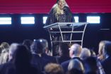 Rinden homenaje a icónica Joni Mitchell antes de los Grammy