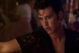 "Elvis" está interpretada por Austin Butler, Tom Hanks --en el papel del manager de la legendaria estrella del rock 'n' roll, el coronel Tom Parker-- y Olivia DeJonge, como Priscilla Presley.