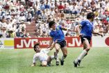 Sotheby's explicó que se utilizó tecnología fotográfica de identificación para identificar de forma "conclusiva" la camiseta usada cuando Maradona marcó los dos goles (Fotos: AFP)