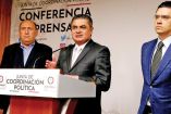 El coordinador de diputados del PRI, Rubén Moreira (izquierda); del PRD, Luis Espinosa Cházaro; y del PAN, Jorge Herrera (derecha). 