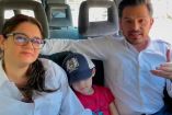 El director del IMSS, Zoé Robledo, junto a su esposa María Fernanda y su hijo Camilo, al destacar la importancia de la revocación de mandato. Imagen: Captura de video