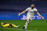El gol de Benzema decretó el pase de los merengues a semifinales. (AFP)