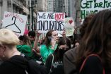 Miles de personas se manifestaron en Manhattan a favor del derecho al aborto en EU | AFP