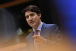 El primer ministro Justin Trudeau ofrece un discurso en el Parlamento Europeo en Bruselas.