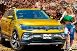 Paola Sasso posa junto a un Volkswagen T-Cross